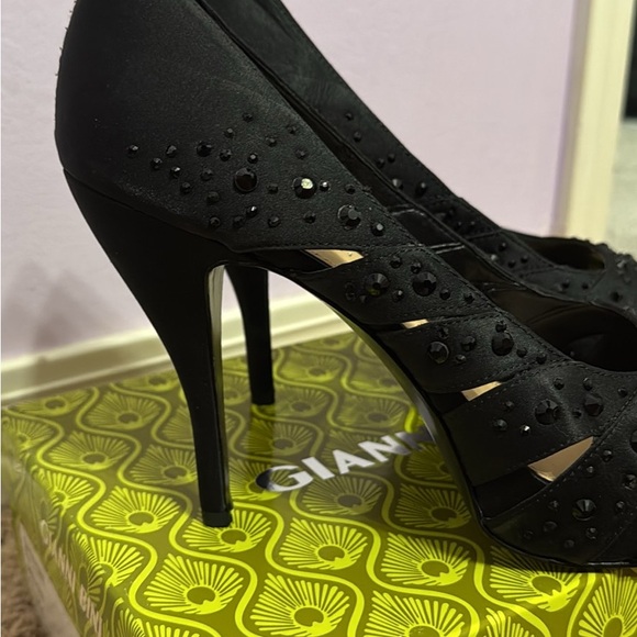 W11 Gianni Bini Black Studded 5” Heels - Picture 3 of 5